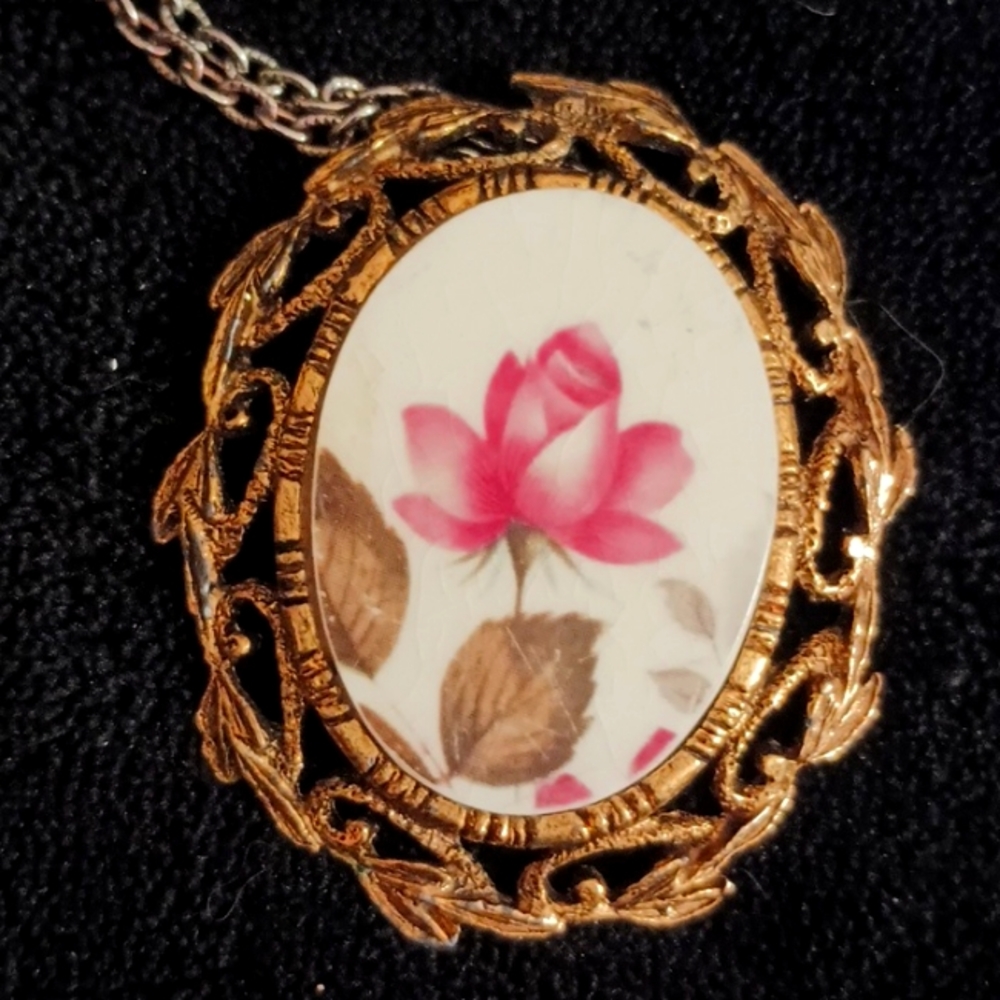 Gold tone floral painted on porcelain necklace Vintage